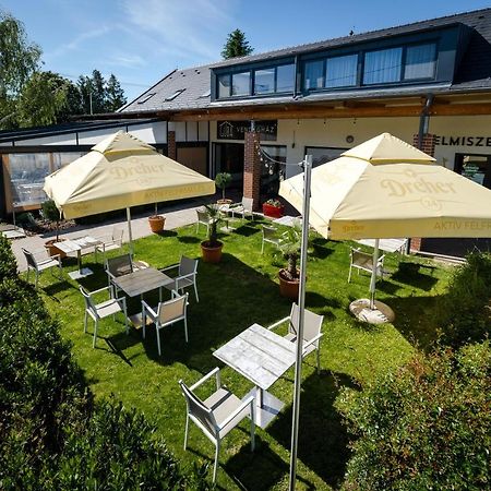 Pipacs Panir & Grill Garden Vendeghaz Gyorujbarat Exterior foto